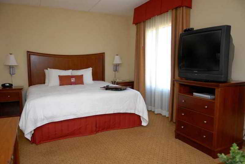 Hampton Inn & Suites Frederick/Fort Detrick Quarto foto